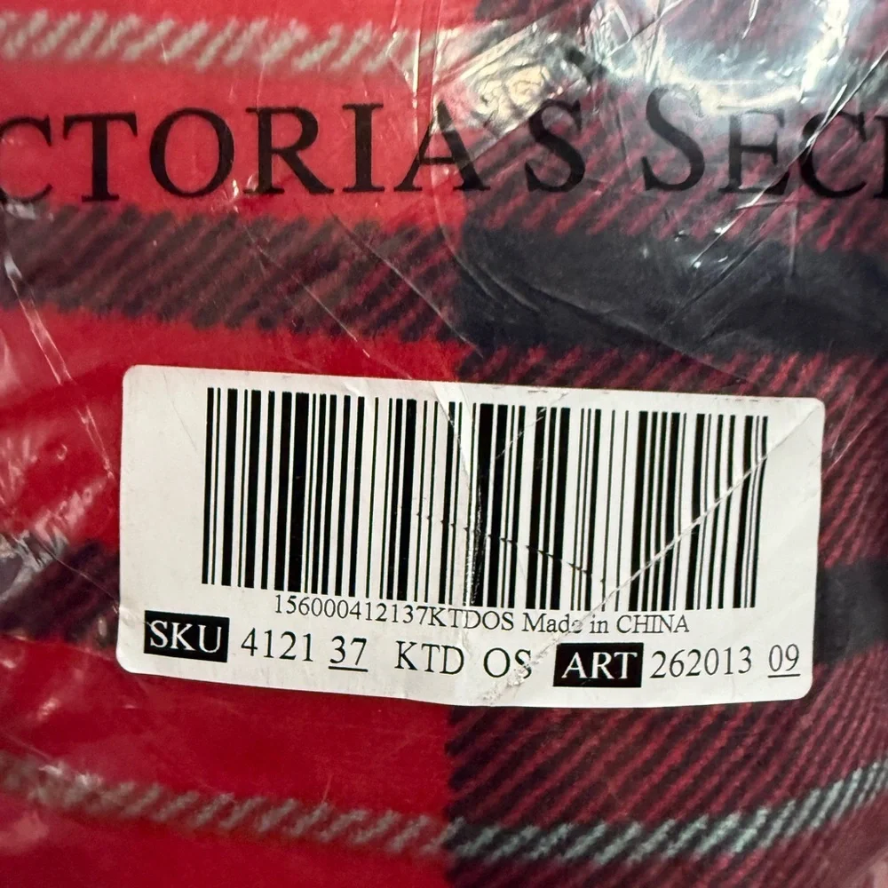 Victoria's Secret NWT Red & Black Plaid Sherpa lined Throw Blanket 50x60